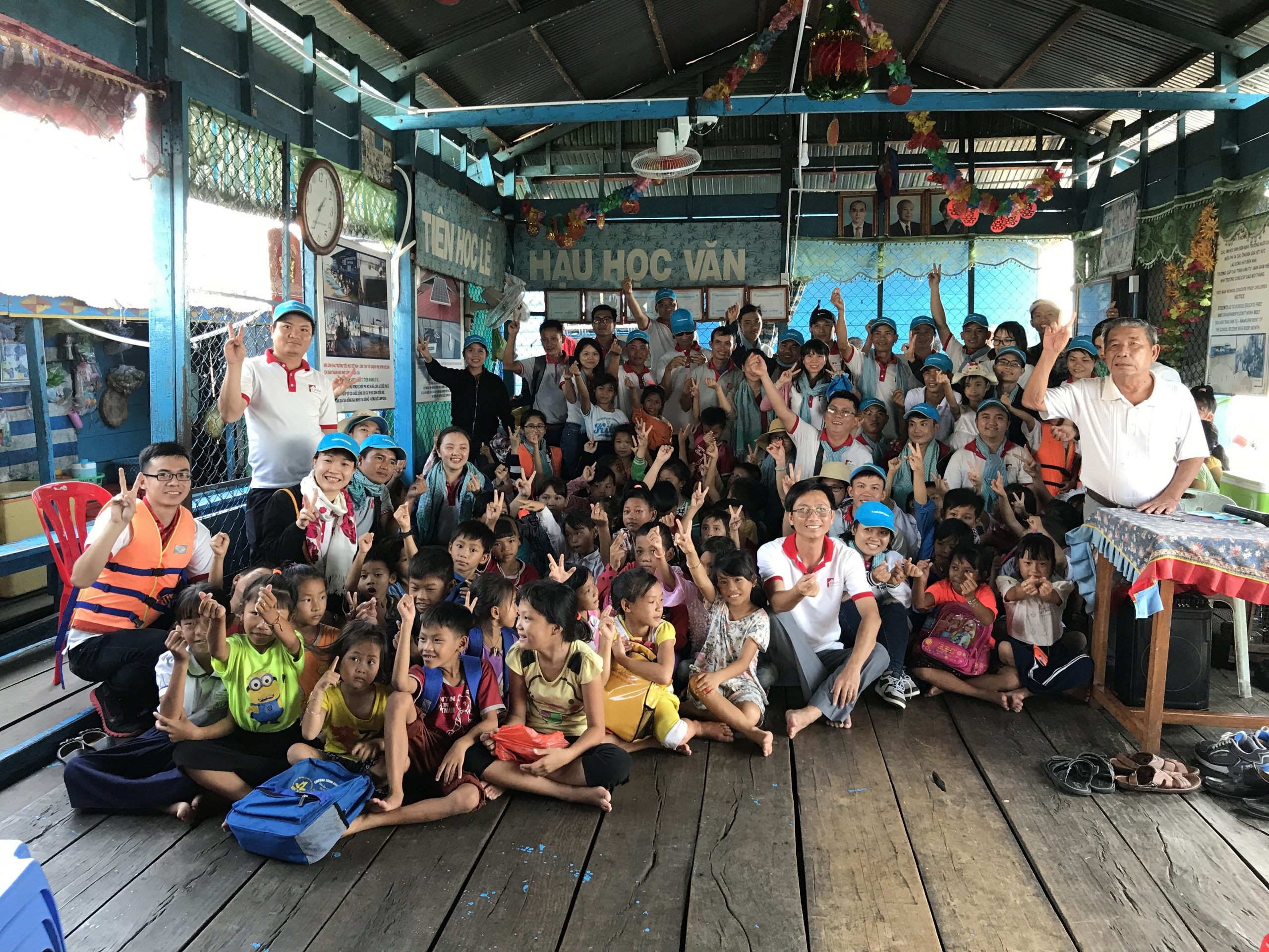 Lê Gia Phúc từ thiện tại Campuchia